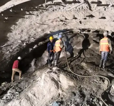 扶沟拱顶带模注浆料的施工流程及注意事项